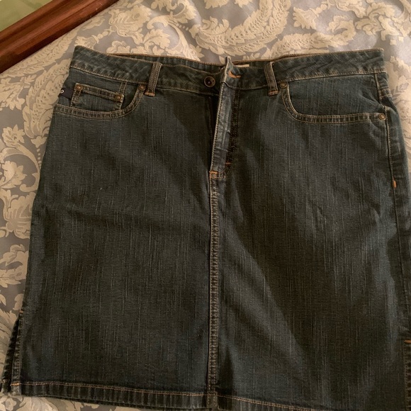 Tommy Hilfiger  denim mini skirt measures 19” across hips and 19” top to bottom - Picture 2 of 4
